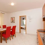 Apartamento In Okrug Gornji 33036 *