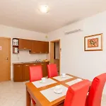 In Okrug Gornji 33036 Apartamento
