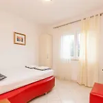 Apartamento In Okrug Gornji 33036