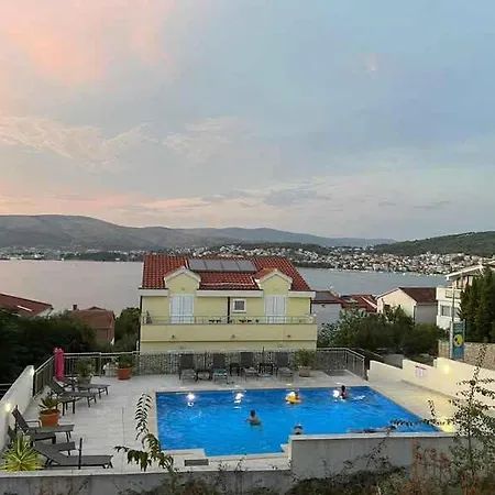 Apartamento In Okrug Gornji 33036 *