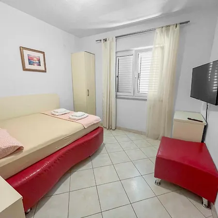 In Okrug Gornji 33036 Apartment Trogir