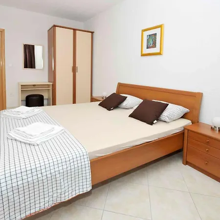 Apartamento In Okrug Gornji 33036 *