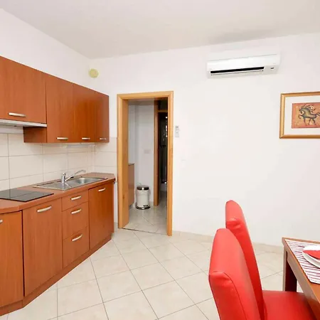 In Okrug Gornji 33036 Apartamento Trogir