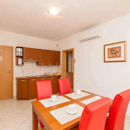 In Okrug Gornji 33036 Apartamento
